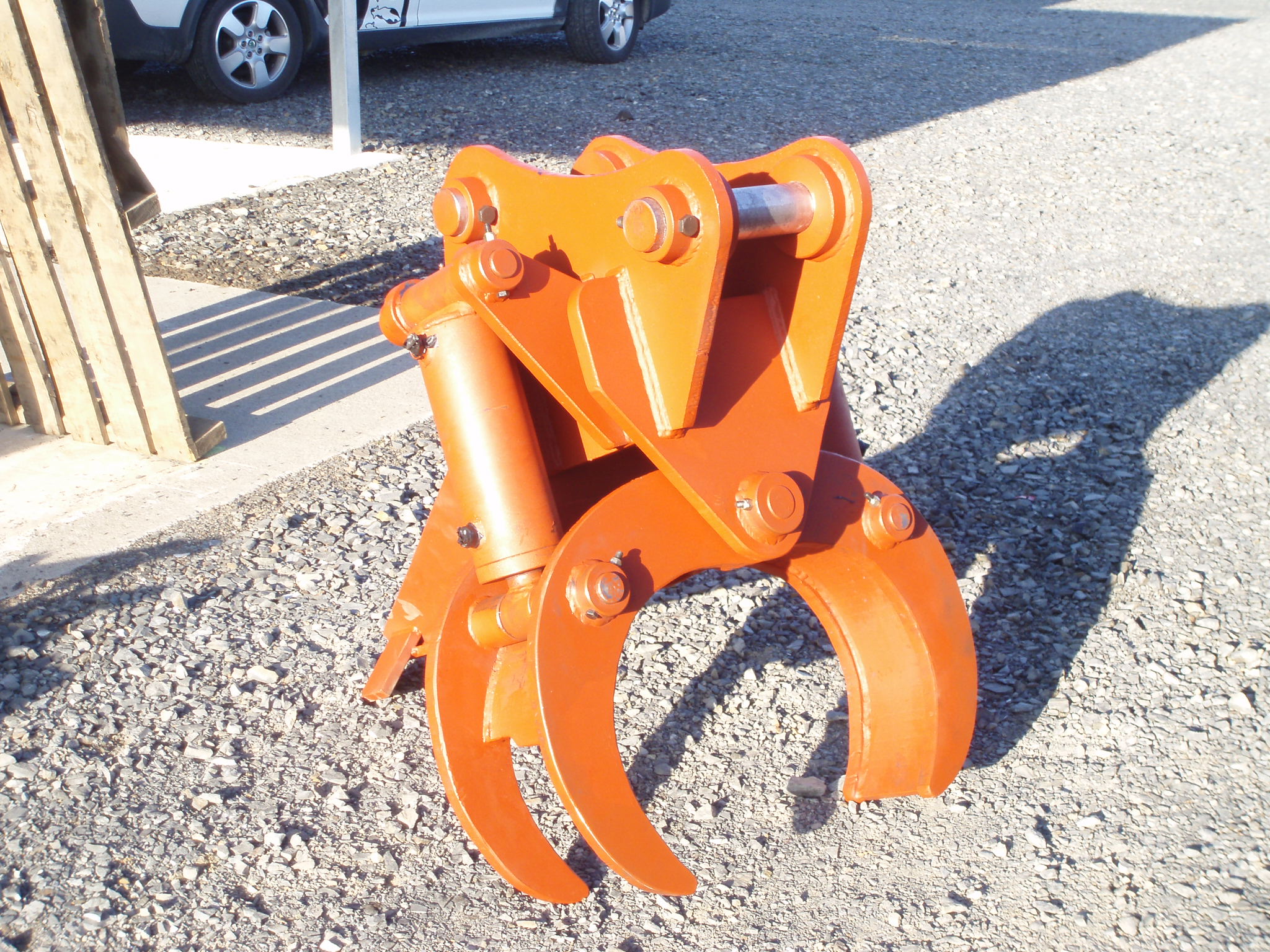 Digger Grapple for holding and driving piles