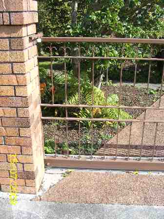 Electric sliding gate for domestic property